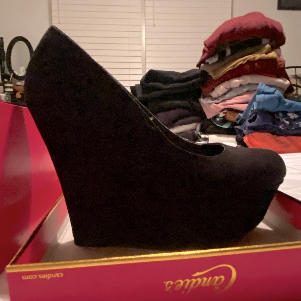 Black wedge
